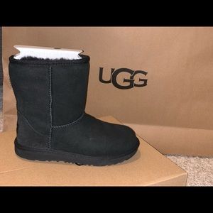 Kids classic black UGG
